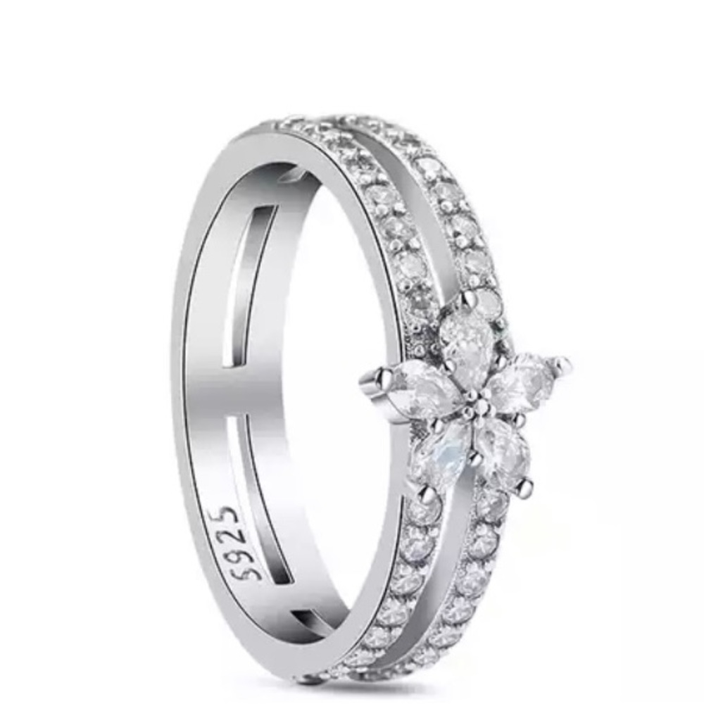 Woman’s ring